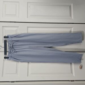 Lululemon women's Light Gray mid-rise Pants.  #0498